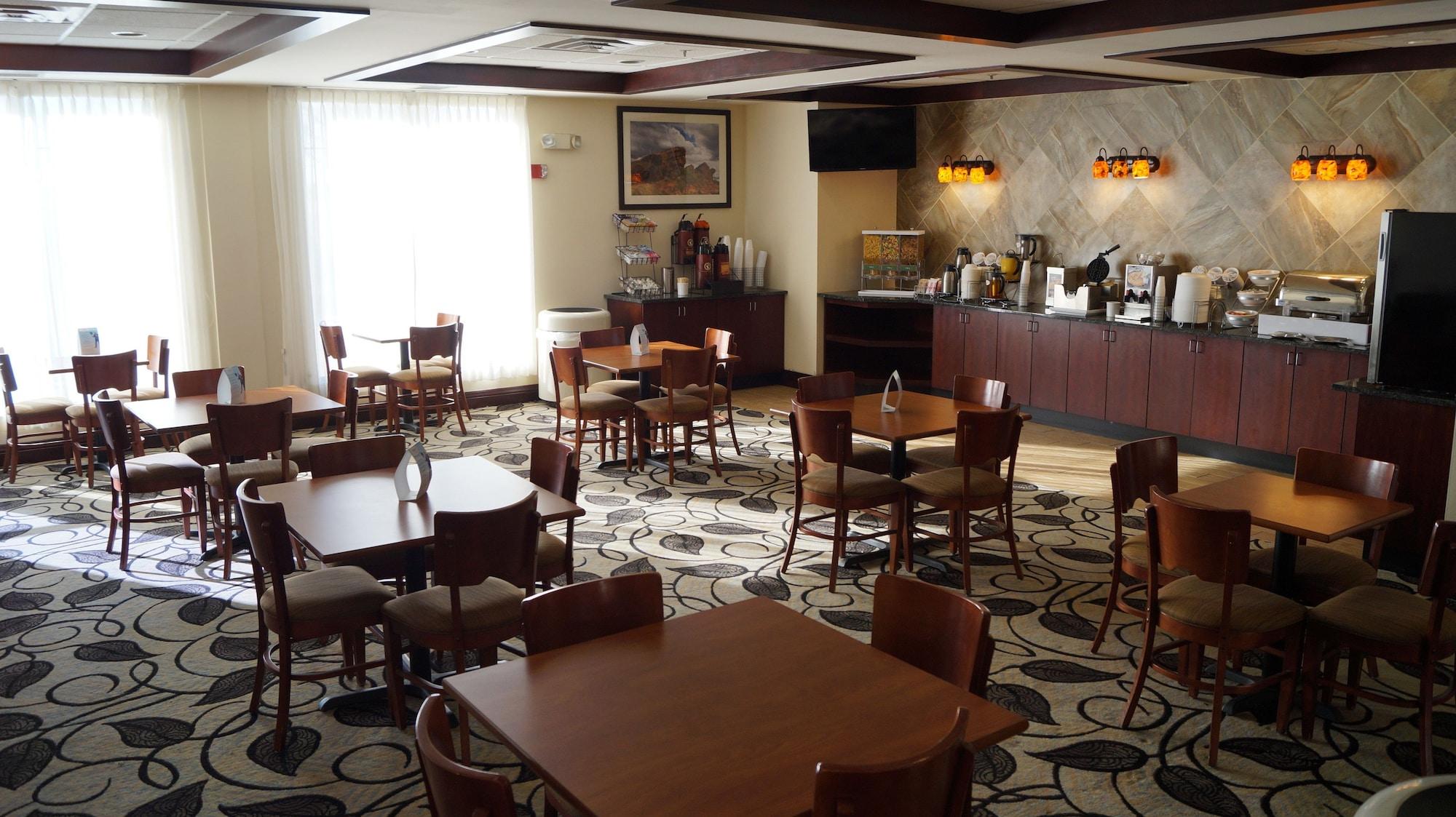 Ramada By Wyndham Denver International Airport Exterior photo