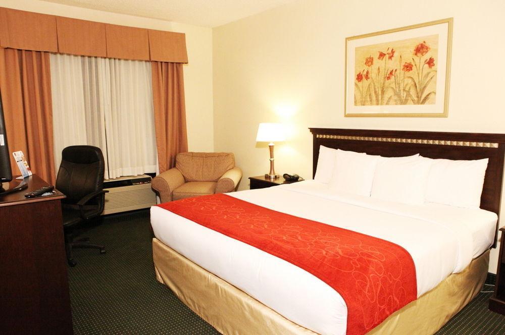 Ramada By Wyndham Denver International Airport Exterior photo