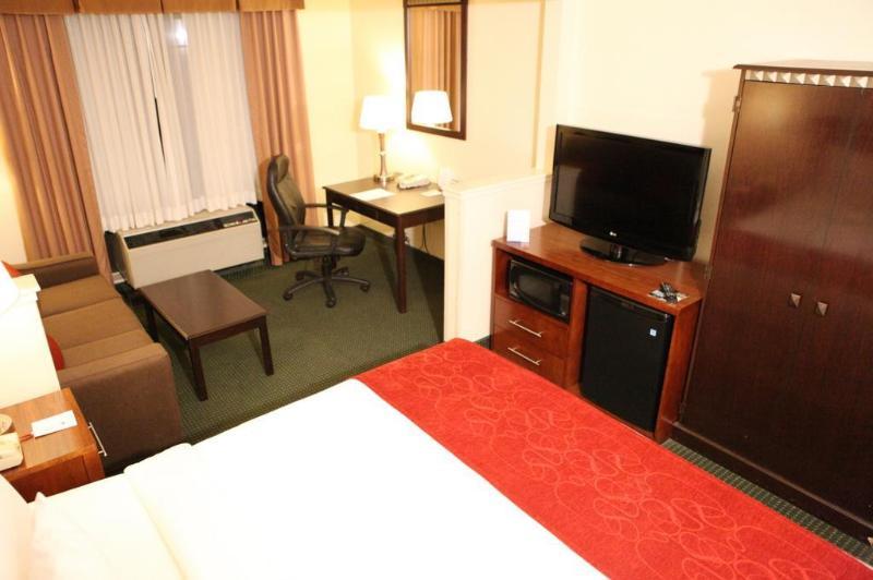 Ramada By Wyndham Denver International Airport Exterior photo